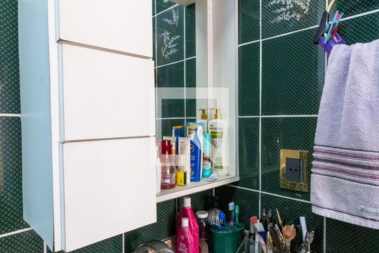 Banheiro da Suíte de casa de condomínio à venda com 4 quartos, 362m² em Jardim Boa Esperança, Campinas