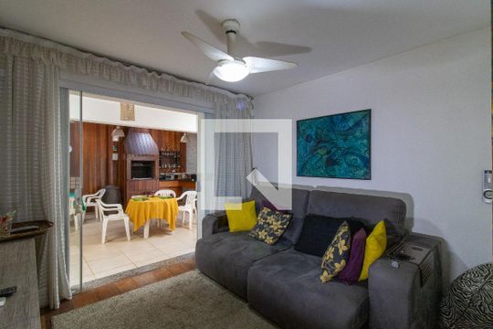 Sala de TV de casa de condomínio à venda com 4 quartos, 362m² em Jardim Boa Esperança, Campinas