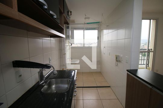 Cozinha de apartamento para alugar com 2 quartos, 44m² em Irajá, Rio de Janeiro