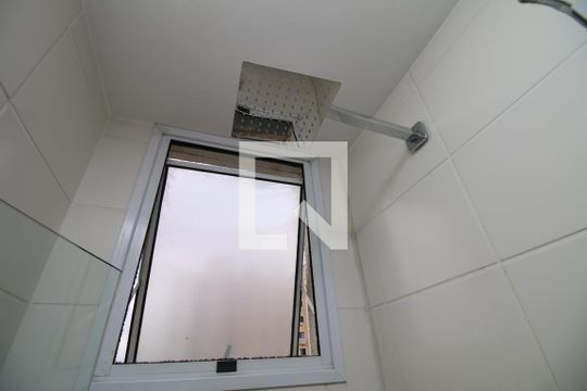 Banheiro de apartamento para alugar com 2 quartos, 44m² em Irajá, Rio de Janeiro