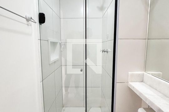 Banheiro de apartamento para alugar com 2 quartos, 36m² em Usina Piratininga, São Paulo
