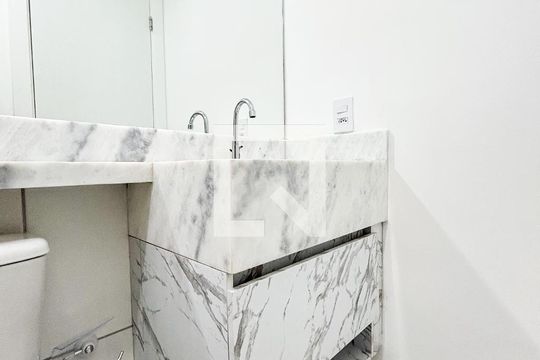 Banheiro de apartamento para alugar com 2 quartos, 36m² em Usina Piratininga, São Paulo