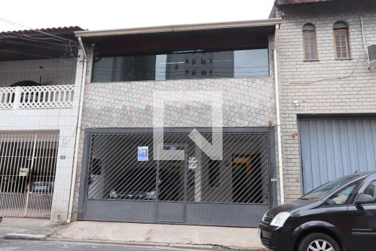 Fachada de casa à venda com 2 quartos, 328m² em Vila Darli, São Paulo