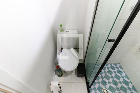 Banheiro de apartamento para alugar com 1 quarto, 20m² em Vila Moraes, São Paulo