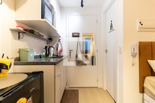 Cozinha de apartamento para alugar com 1 quarto, 20m² em Vila Moraes, São Paulo