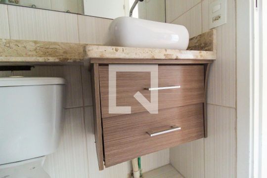 Banheiro de apartamento para alugar com 2 quartos, 47m² em Colônia (zona Leste), São Paulo