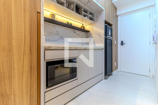 Cozinha de kitnet/studio para alugar com 1 quarto, 24m² em Santa Ifigênia, São Paulo