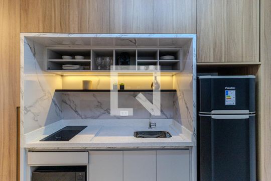 Cozinha de kitnet/studio para alugar com 1 quarto, 24m² em Santa Ifigênia, São Paulo