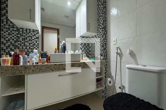 Suíte 1 - Banheiro de apartamento à venda com 4 quartos, 370m² em Recreio dos Bandeirantes, Rio de Janeiro