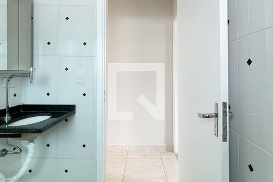 Banheiro Social de casa para alugar com 2 quartos, 170m² em Jardim Vera Cruz, São Bernardo do Campo