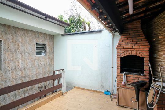 Quintal de casa à venda com 4 quartos, 232m² em Osvaldo Cruz, São Caetano do Sul