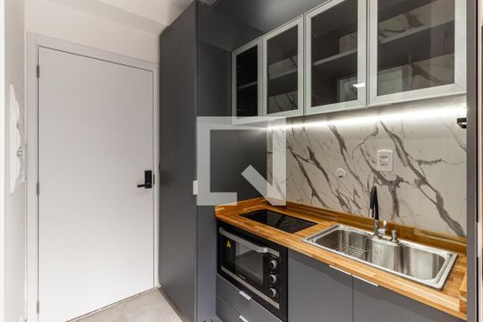 Cozinha de apartamento para alugar com 1 quarto, 25m² em Santa Cecília, São Paulo