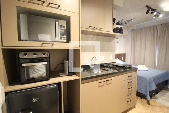 Cozinha de kitnet/studio à venda com 1 quarto, 22m² em Indianópolis, São Paulo