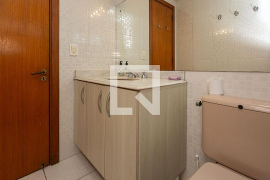 Banheiro Suite  de apartamento à venda com 2 quartos, 125m² em Independência, Porto Alegre
