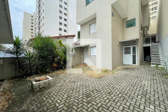 Quintal de kitnet/studio para alugar com 1 quarto, 20m² em Vila Butantã, São Paulo
