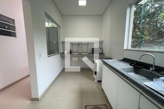 Cozinha de kitnet/studio para alugar com 1 quarto, 20m² em Vila Butantã, São Paulo