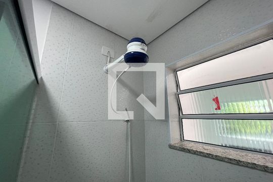 Banheiro kitnet de kitnet/studio para alugar com 1 quarto, 20m² em Vila Butantã, São Paulo