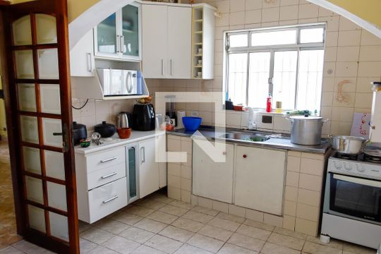 Cozinha de casa à venda com 4 quartos, 500m² em Vila Yolanda, Osasco