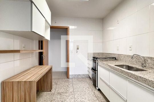 Cozinha de apartamento à venda com 3 quartos, 85m² em Funcionários, Belo Horizonte