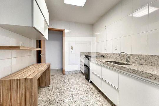 Cozinha de apartamento à venda com 3 quartos, 85m² em Funcionários, Belo Horizonte