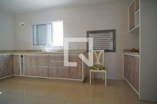 Cozinha de casa à venda com 4 quartos, 248m² em Vila Ipiranga, Porto Alegre