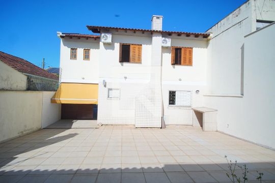 Fachada - Fundos de casa à venda com 4 quartos, 248m² em Vila Ipiranga, Porto Alegre