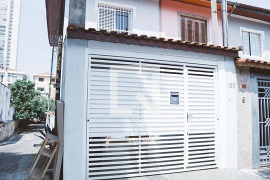 Fachada de casa à venda com 2 quartos, 105m² em Santa Teresinha, São Paulo