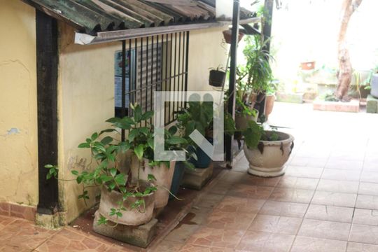 Quintal de casa à venda com 4 quartos, 240m² em Osvaldo Cruz, São Caetano do Sul