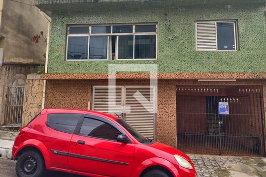 Fachada de casa à venda com 4 quartos, 240m² em Osvaldo Cruz, São Caetano do Sul