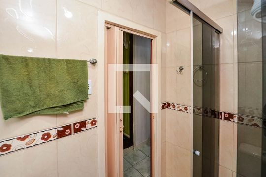 Banheiro de casa à venda com 2 quartos, 57m² em Vila Jardim, Porto Alegre