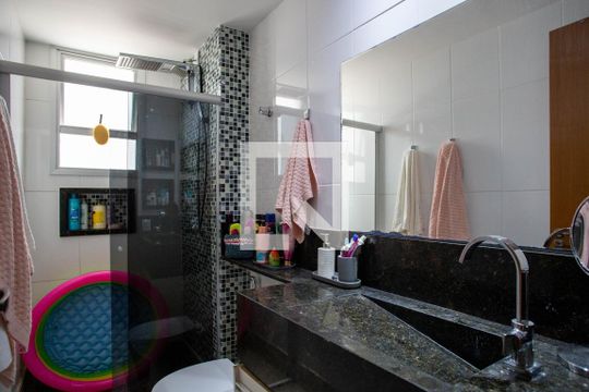 Banheiro da Suíte de apartamento à venda com 3 quartos, 398m² em Fernão Dias, Belo Horizonte