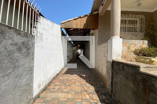 Garagem de casa à venda com 3 quartos, 323m² em Engenho de Dentro, Rio de Janeiro