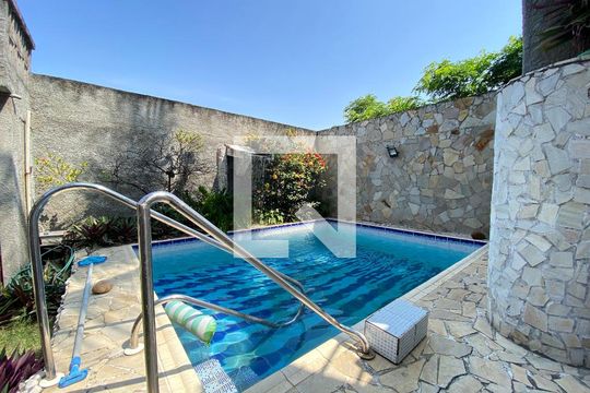 Piscina de casa à venda com 3 quartos, 323m² em Engenho de Dentro, Rio de Janeiro