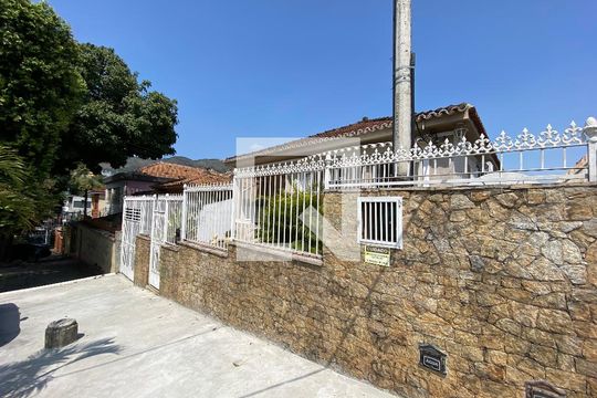 Fachada de casa à venda com 3 quartos, 323m² em Engenho de Dentro, Rio de Janeiro