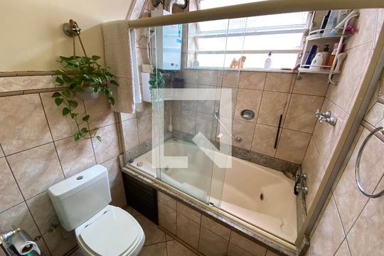 Banheiro de casa à venda com 3 quartos, 323m² em Engenho de Dentro, Rio de Janeiro