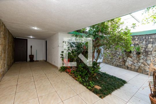Garagem de casa à venda com 4 quartos, 300m² em Campo Belo, São Paulo