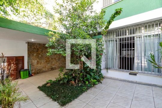 Garagem de casa à venda com 4 quartos, 300m² em Campo Belo, São Paulo