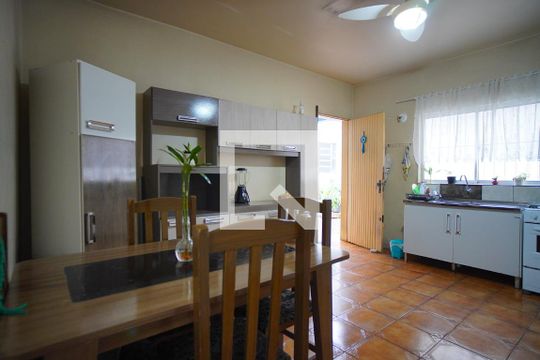 Cozinha de casa à venda com 3 quartos, 180m² em Sarandi, Porto Alegre