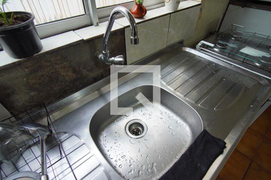Cozinha - Torneira de casa à venda com 3 quartos, 180m² em Sarandi, Porto Alegre