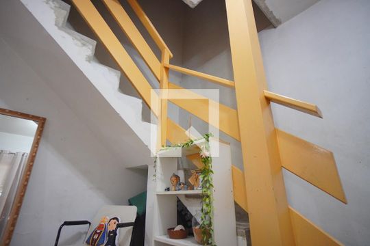 Escada - Para segundo andar de casa à venda com 3 quartos, 180m² em Sarandi, Porto Alegre