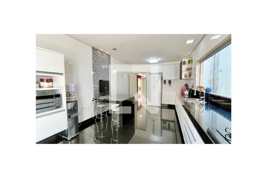 Cozinha de casa à venda com 3 quartos, 360m² em Santa Tereza, Belo Horizonte