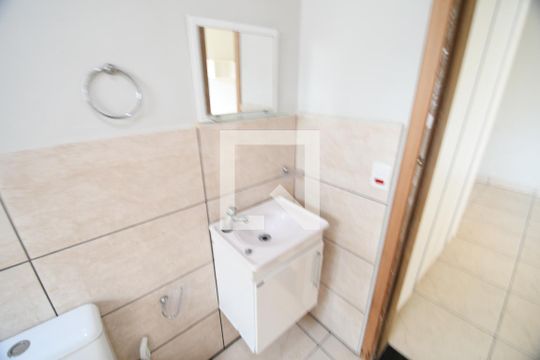 Banheiro de casa para alugar com 1 quarto, 28m² em Vila Santa Isabel, Campinas