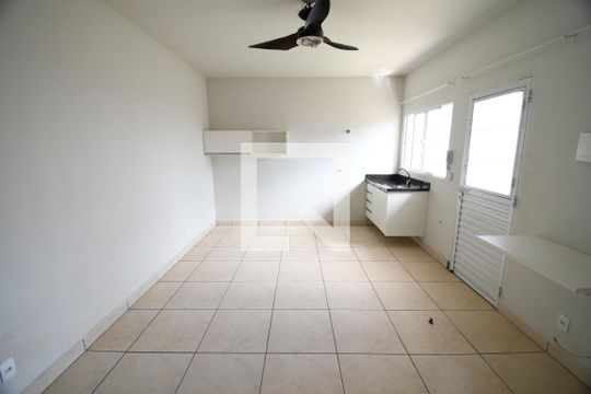 Studio de casa para alugar com 1 quarto, 28m² em Vila Santa Isabel, Campinas