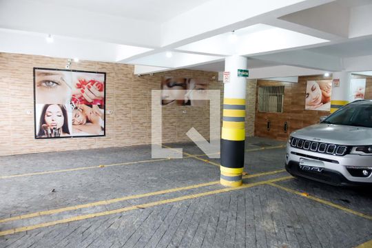 Garagem de casa à venda com 2 quartos, 130m² em Km 18, Osasco