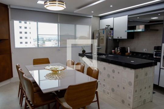Cozinha de casa à venda com 2 quartos, 130m² em Km 18, Osasco