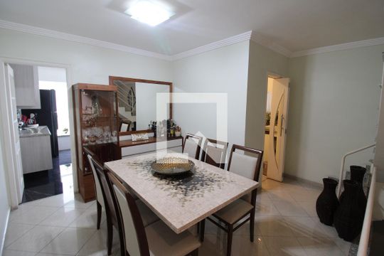 Sala de casa de condomínio à venda com 3 quartos, 155m² em Santa Teresinha, São Paulo