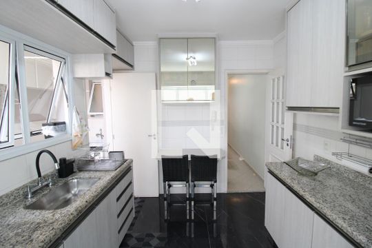 Cozinha de casa de condomínio à venda com 3 quartos, 155m² em Santa Teresinha, São Paulo