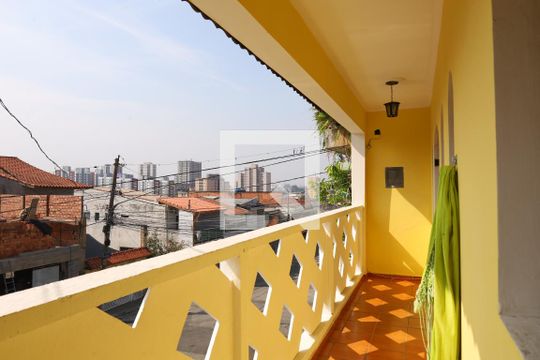 Sacada de casa à venda com 5 quartos, 250m² em Vila Carmosina, São Paulo