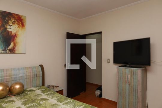 Quarto 1 de casa à venda com 5 quartos, 250m² em Vila Carmosina, São Paulo