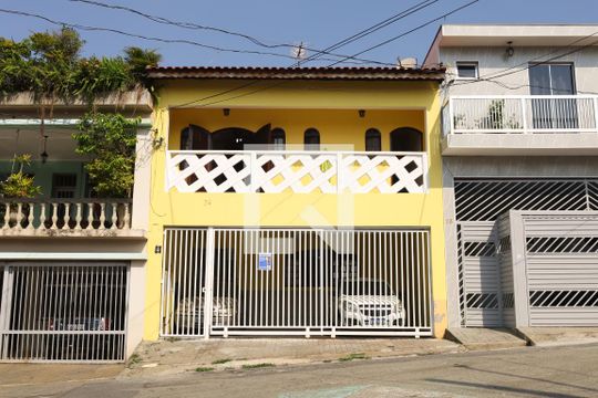 Fachada - Placa instalada no portão do imóvel de casa à venda com 5 quartos, 250m² em Vila Carmosina, São Paulo